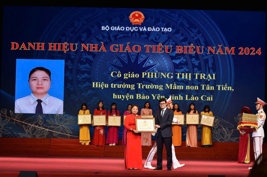 Cô Phùng Thị Trại vinh dự nhận danh hiệu Nhà giáo tiêu biểu năm 2024 