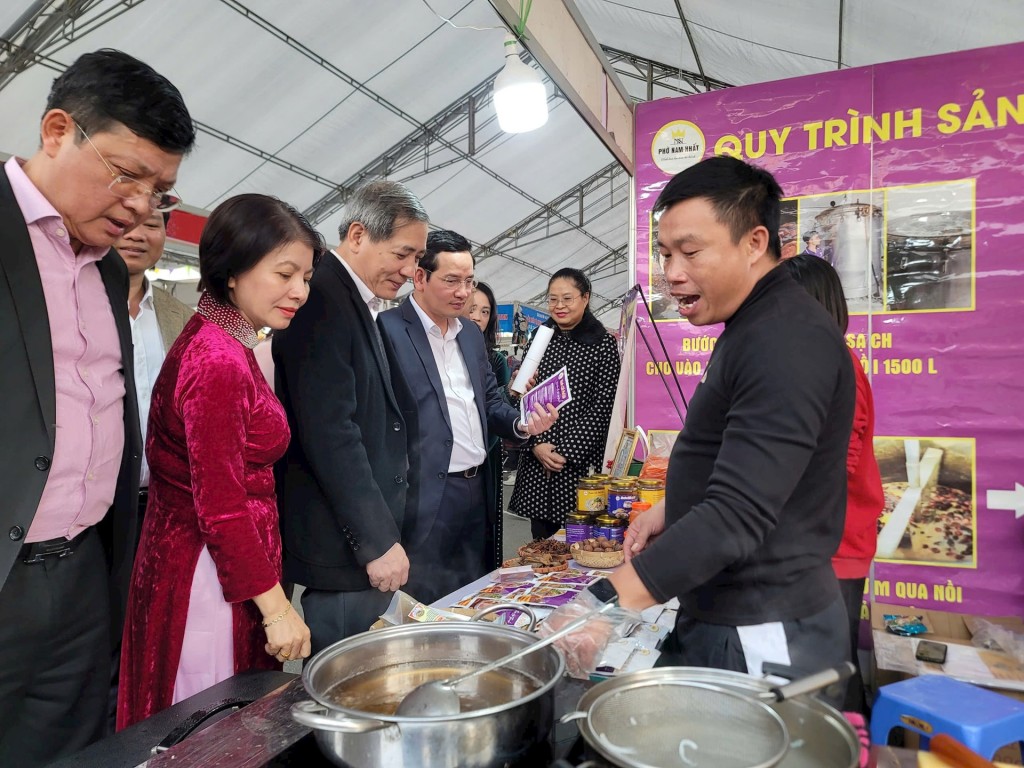 Livestream bán hàng Tết tại Hội chợ hàng Việt vì người tiêu dùng