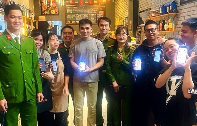 Giúp dân cài đặt iHanoi - Mệnh lệnh từ trái tim