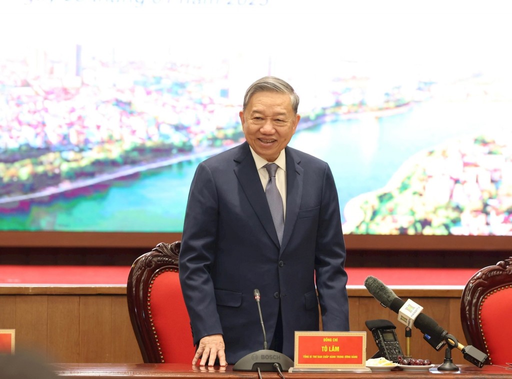 Tổng Bí thư Tô Lâm chúc Tết Đảng bộ, chính quyền và nhân dân Hà Nội. Ảnh: Viết Thành