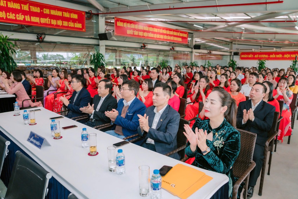 Điểm sáng trong kinh doanh và “điểm tựa” cho người lao động