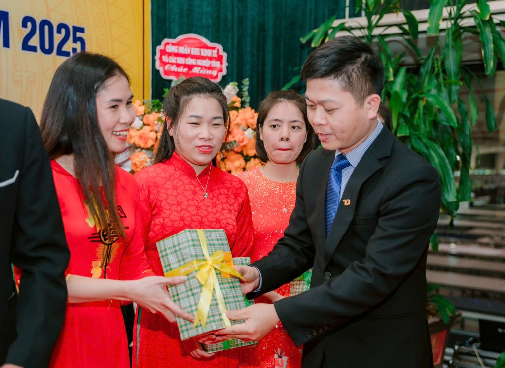 Điểm sáng trong kinh doanh và “điểm tựa” cho người lao động