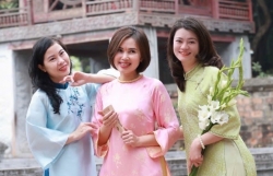 Thướt tha những tà áo dài diện Tết khắp mọi miền Tổ quốc