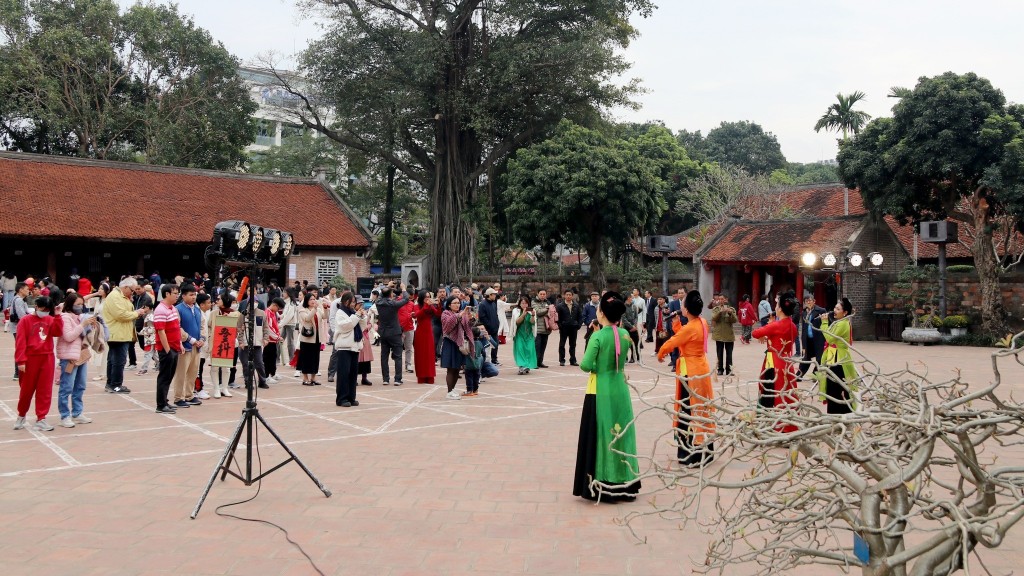 Các chương trình văn nghệ chào mừng Xuân mới tại di tích Văn Miếu - Quốc Tử Giám