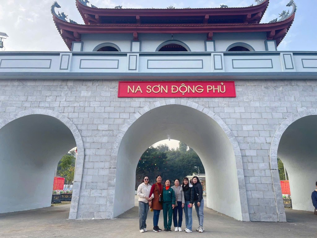 Đầu năm người dân xứ Thanh thường đi lễ chùa, phủ
