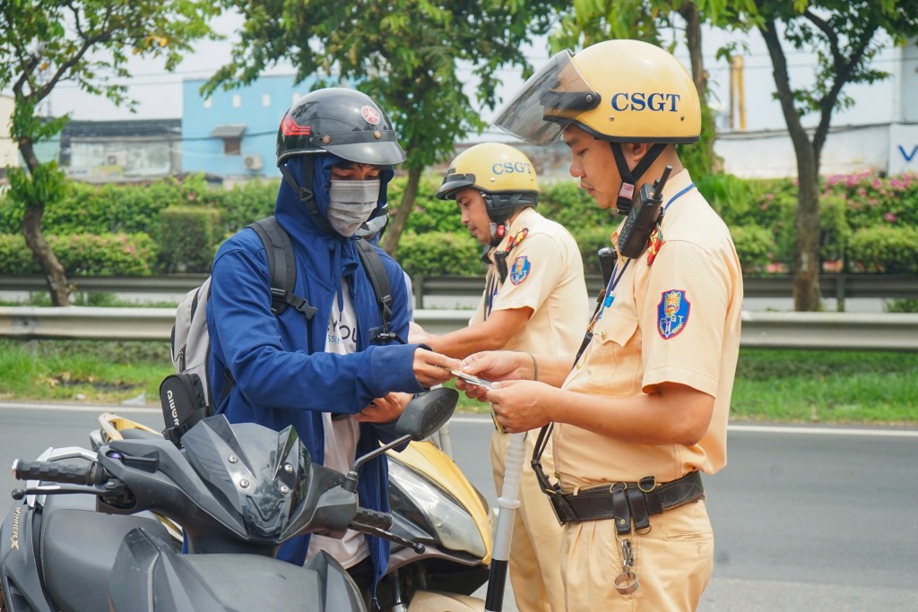 PC08 tăng cường tuần tra, kiểm soát, điều tiết giao thông các khu vực cửa ngõ