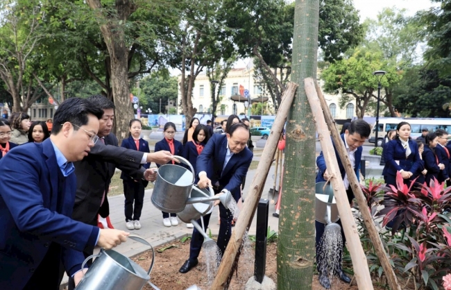 Xây dựng quận Hoàn Kiếm ngày càng sáng - xanh - sạch - đẹp