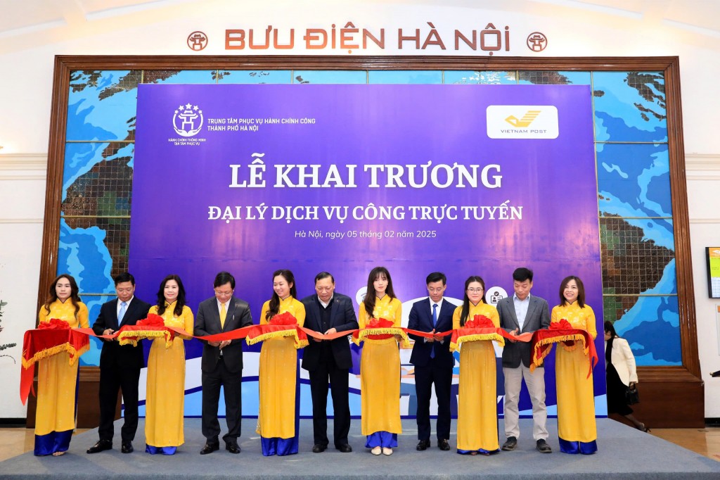 Khai trương đại lý dịch vụ công trực tuyến tại quận Hoàn Kiếm
