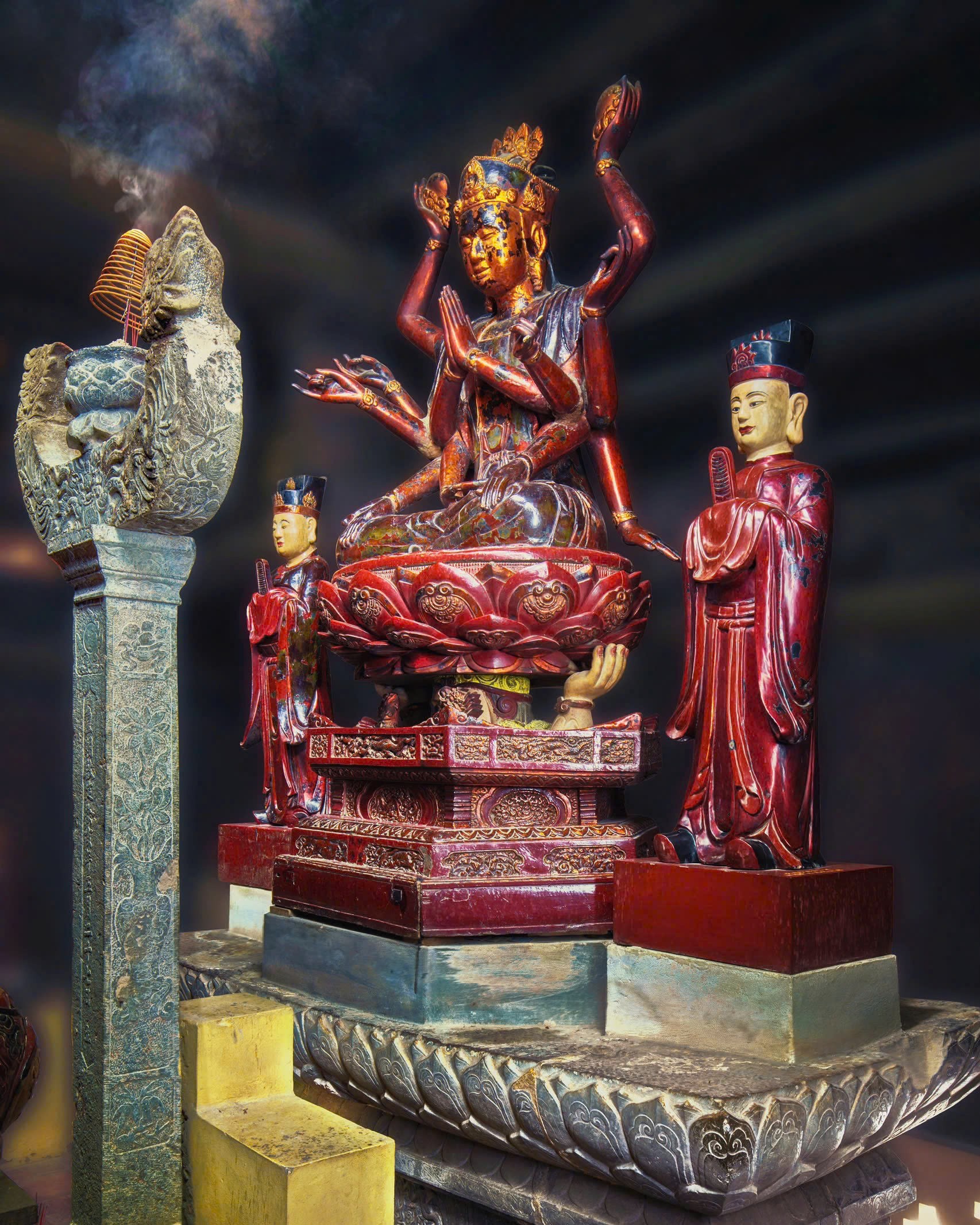 Bộ tượng Quan Âm chùa Bối Khê với đầy đủ dấu tích thời gian từ Lý, Trần, Lê, Mạc, Nguyễn. 