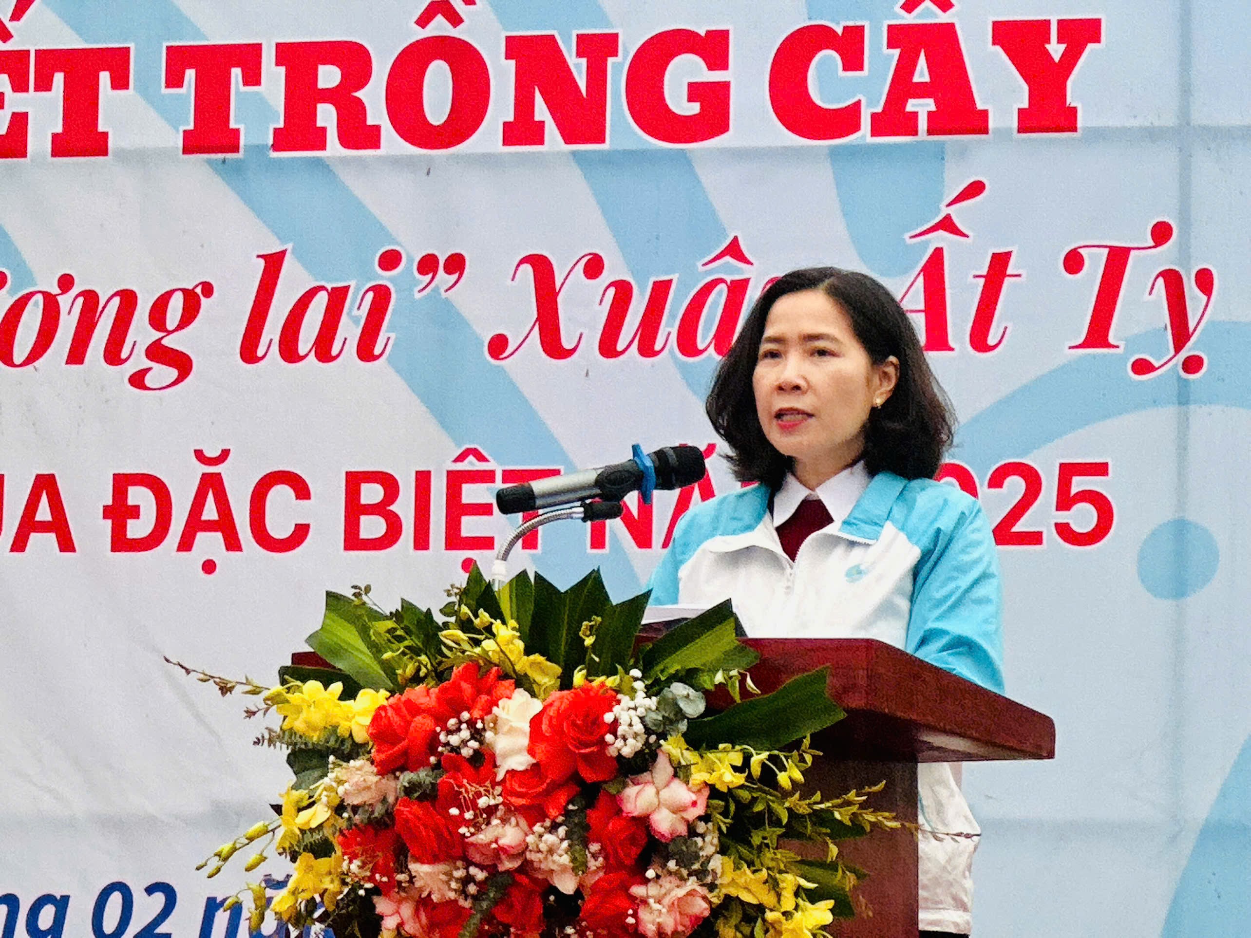 Phụ nữ Thủ đô phấn đấu trồng 5.000 cây xanh