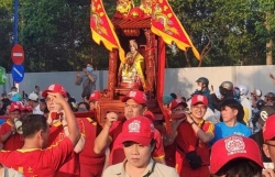 Ấn tượng lễ rước kiệu Bà thu hút du khách gần xa