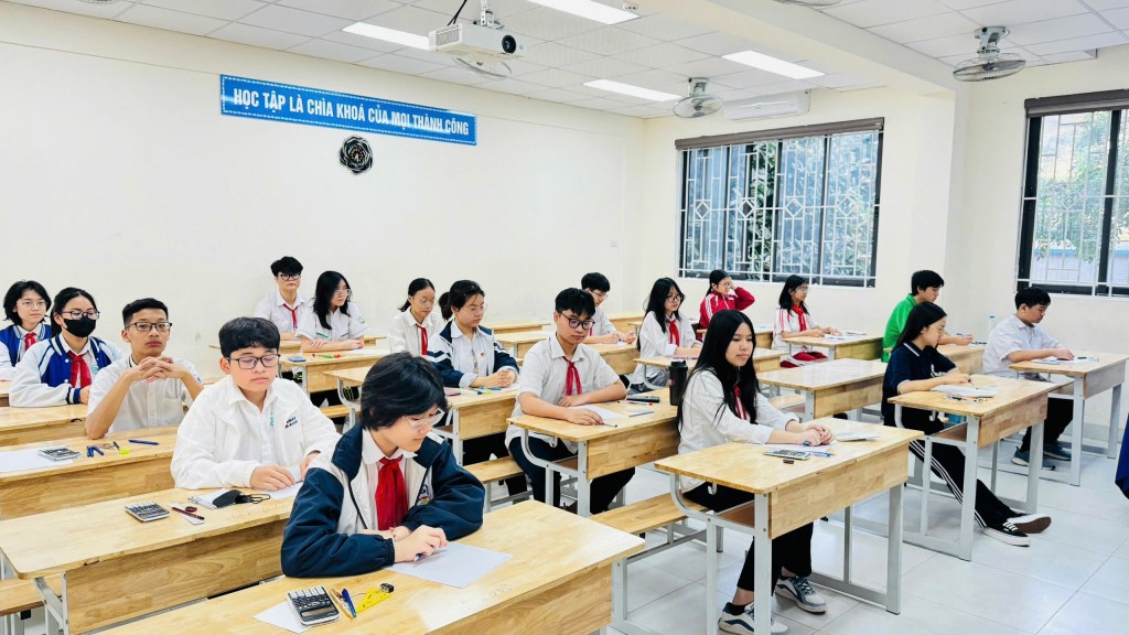 Học sinh quận Ba Đình tham dự kỳ thi chọn học sinh giỏi các môn văn hóa Học sinh quận Ba Đình tham dự kỳ thi chọn học sinh giỏi các môn văn hóa