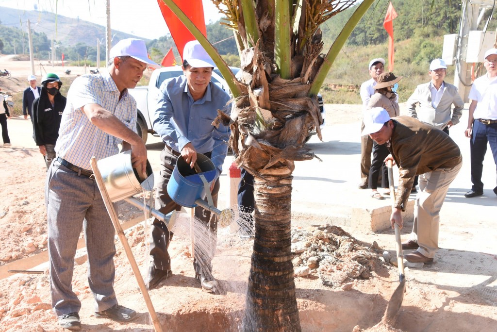 Hỗ trợ đồng bào Xơ Đăng làm du lịch, bảo tồn văn hóa