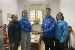 Tạm gác việc ở bệnh viện, nữ điều dưỡng lên đường nhập ngũ