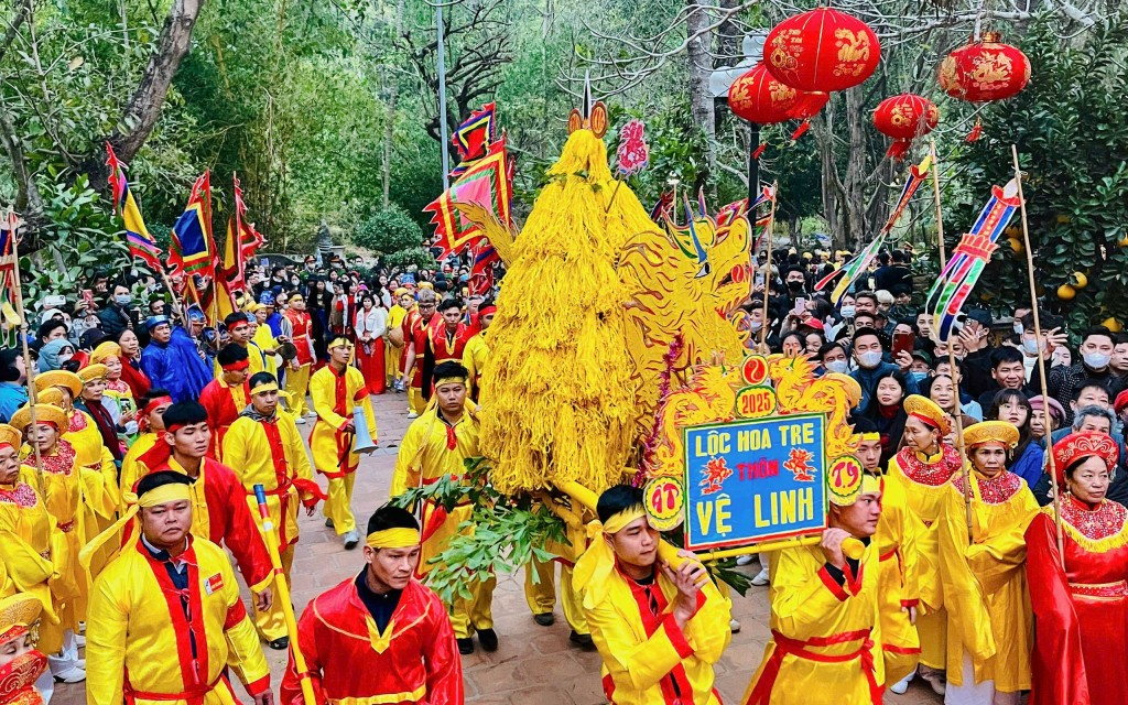 Mùa lễ hội - mùa vui xuân náo nức
