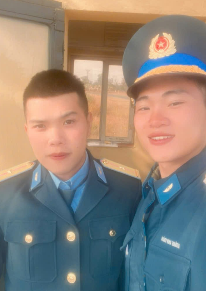 Trưởng thành trong quân ngũ