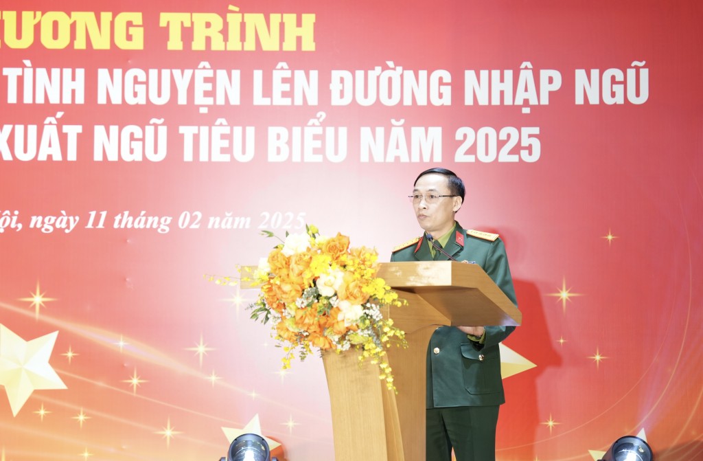 Đại tá Lưu Nam Tiến, Chủ nhiệm Chính trị Bộ Tư lệnh Thủ đô Hà Nội phát biểu tại chương trình