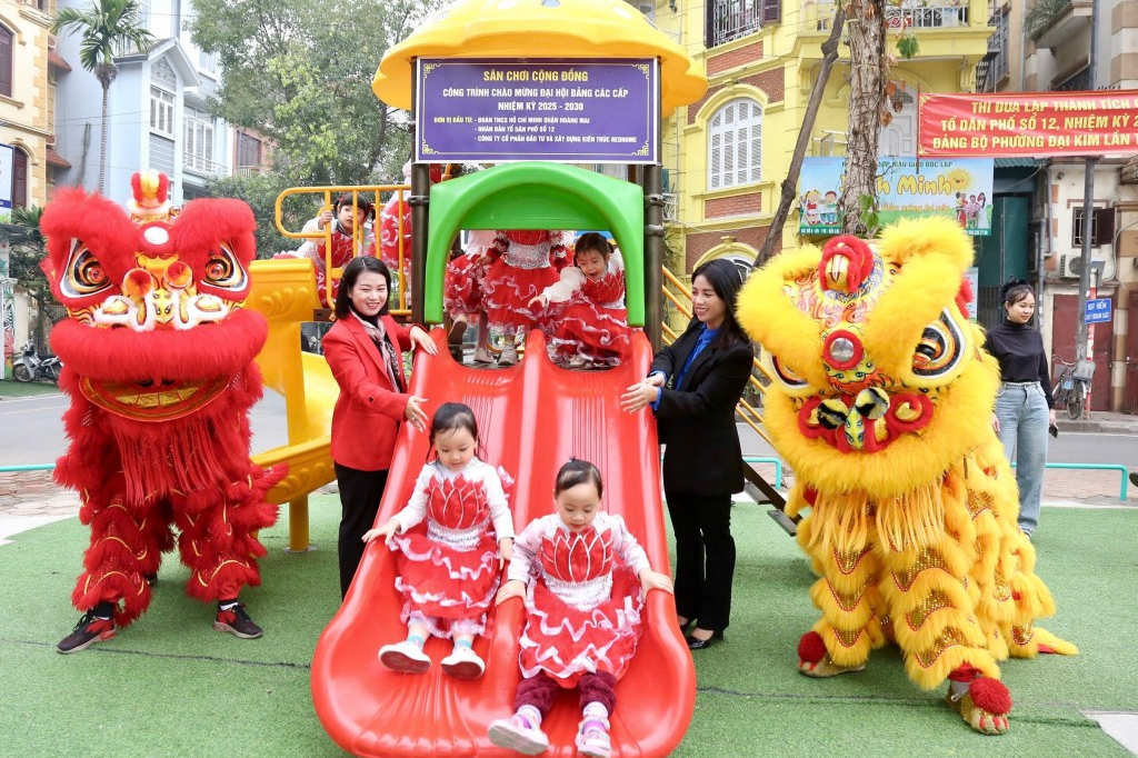 Khánh thành công trình sân chơi chào mừng Đại hội Đảng các cấp