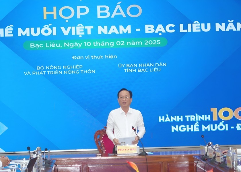 Ông Phạm Văn Thiều - Phó Bí thư Tỉnh ủy, Chủ tịch UBND tỉnh Bạc Liêu phát biểu tại buổi họp báo.