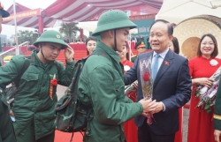 243 tân binh huyện Đông Anh phấn khởi lên đường nhập ngũ