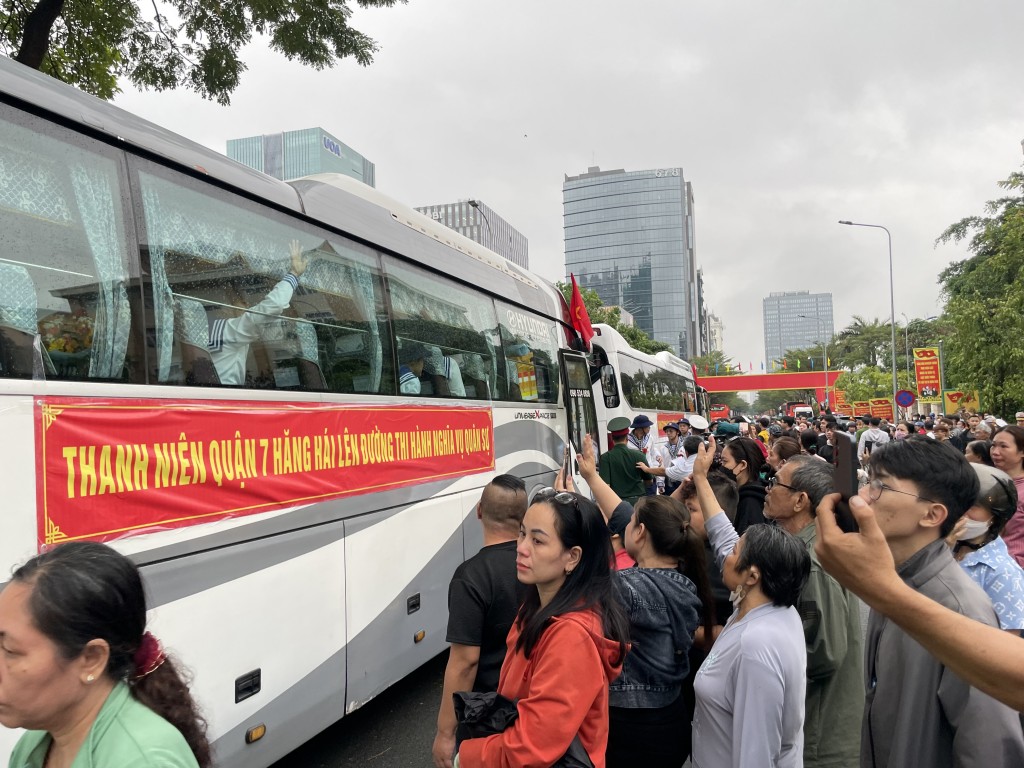 TP Hồ Chí Minh: Hơn 4.000 thanh niên tự hào lên đường nhập ngũ