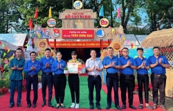 Những "bóng hồng" tình nguyện nhập ngũ
