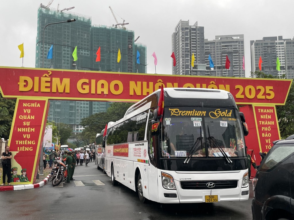 TP Hồ Chí Minh: Hơn 4.000 thanh niên tự hào lên đường nhập ngũ