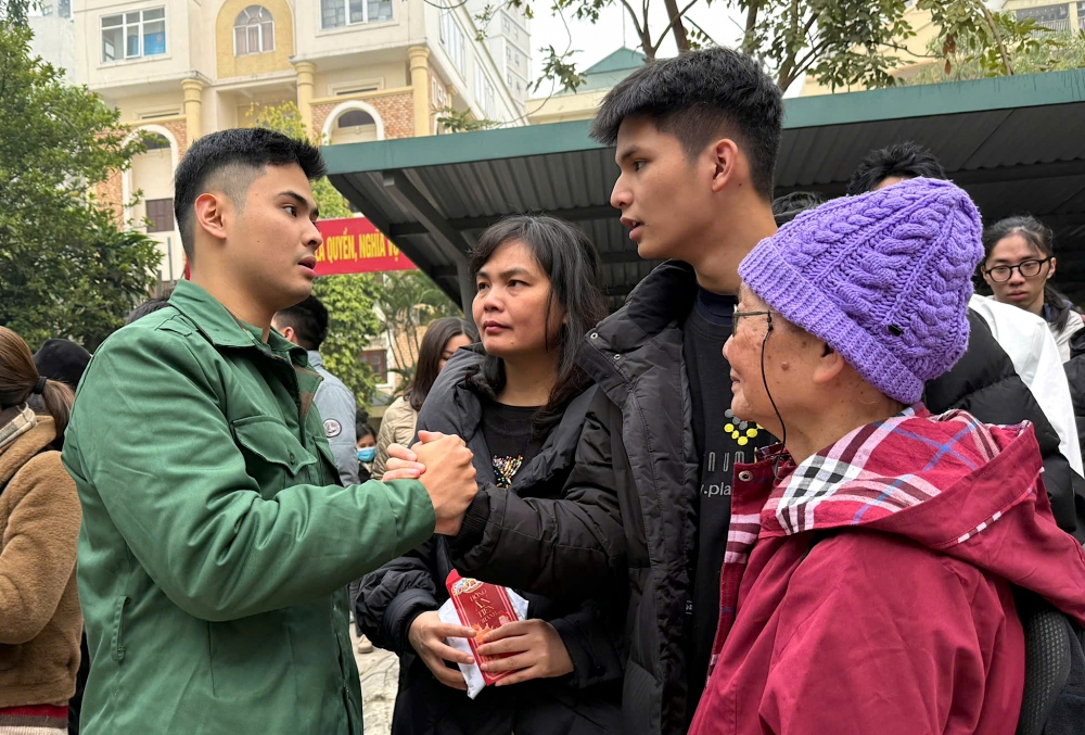Tạm gác việc học, nhận trách nhiệm thay em - khí phách tân binh Tây Hồ Tạm gác việc học, nhận trách nhiệm thay em - khí phách tân binh Tây Hồ