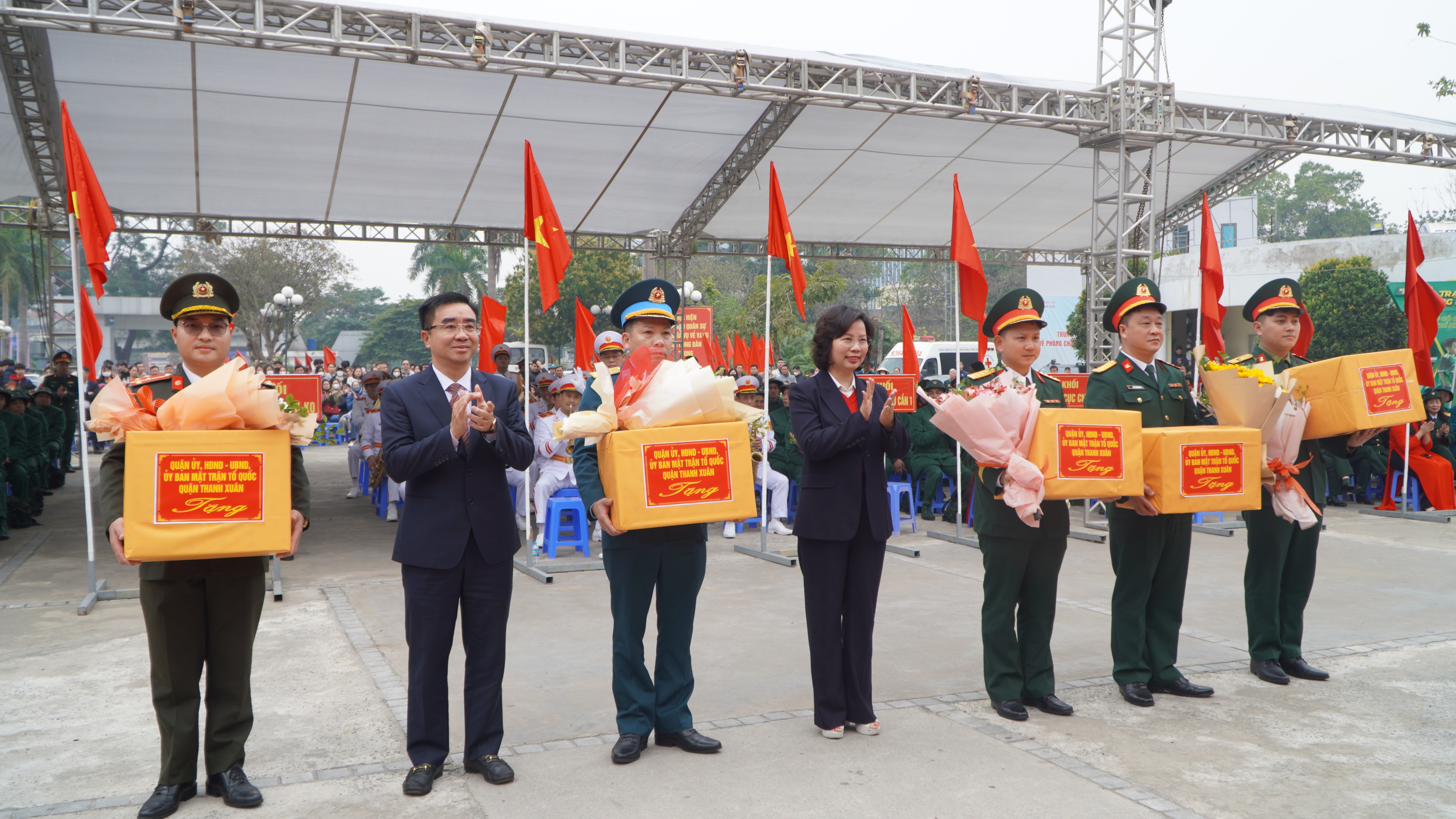 Quận Thanh Xuân: Xúc động ngày tiễn tân binh lên đường nhập ngũ