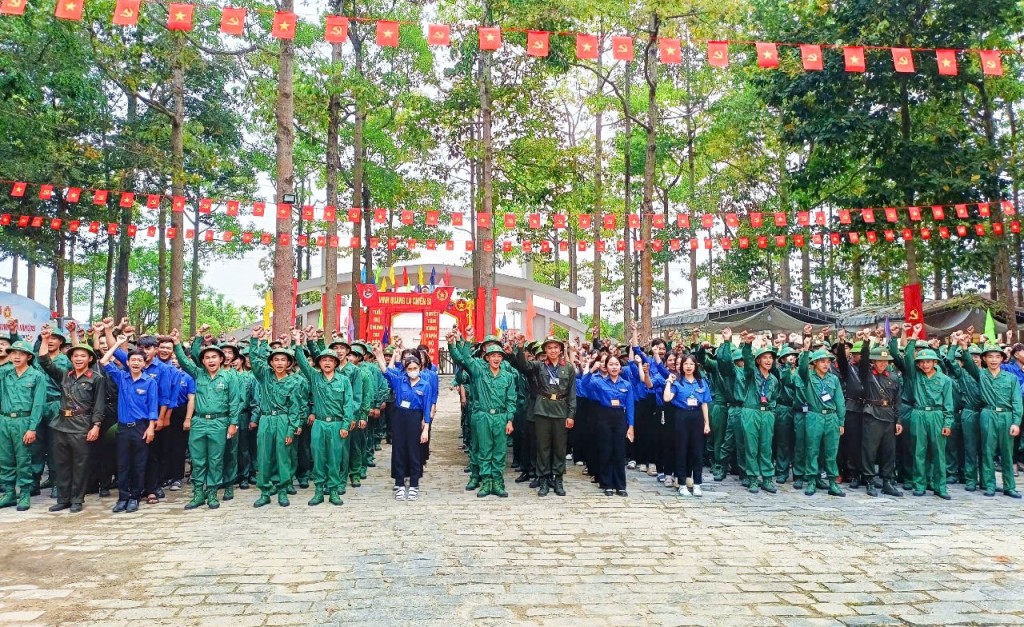 Thanh niên huyện Dương Minh Châu hăng hái lên đường nhập ngũ năm 2025