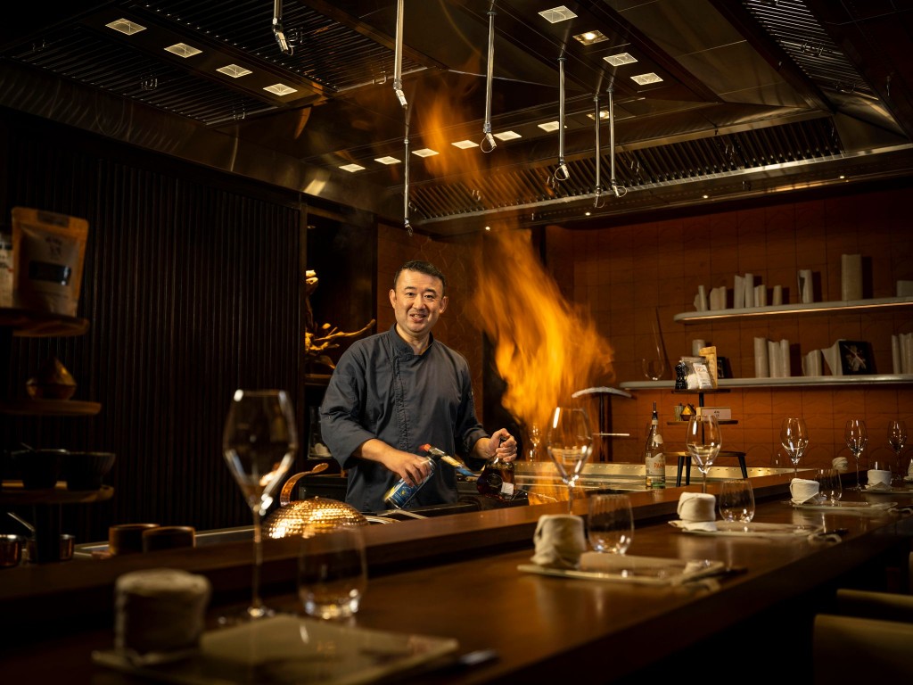 Capella Hanoi là khách sạn duy nhất tại Việt Nam có 3 nhà hàng được Michelin Guide vinh danh, trong đó Hibana by Koki đạt 1 sao Michelin
