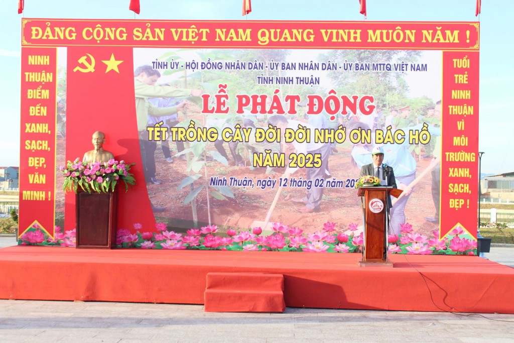 Ông Nguyễn Long Biên, UV BTV Tỉnh ủy - Phó Chủ tịch UBND tỉnh  Ninh Thuận phát biểu tại Lễ phát động