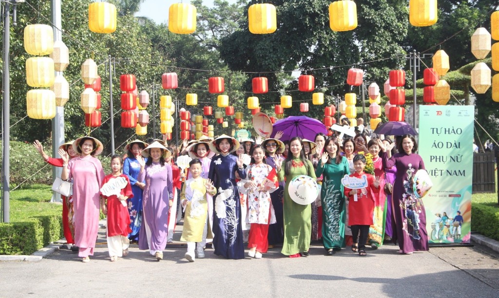 Phụ nữ Thủ đô tham gia Carnaval “Phụ nữ Thủ đô hội nhập và phát triển”