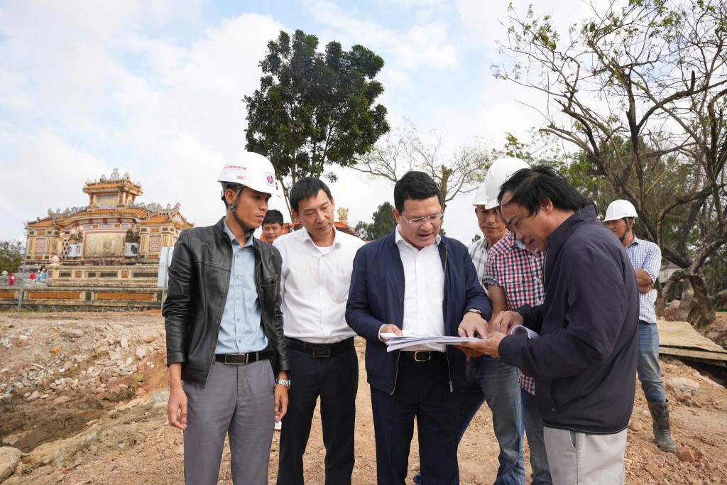 Phó Chủ tịch UBND thành phố Huế Hoàng Hải Minh kiểm tra tiến độ dự án (Ảnh hue.gov)