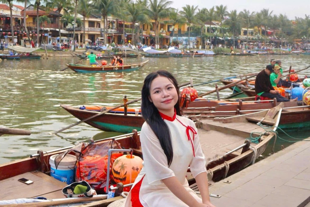 Bạn Thuỳ Linh tranh thủ tận hưởng cuộc sống khi 