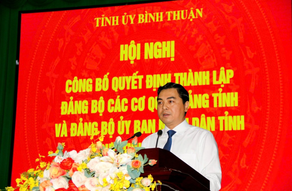 Đồng chí Nguyễn Hoài Anh - Bí thư Tỉnh ủy, Chủ tịch HĐND tỉnh phát biểu tại hội nghị