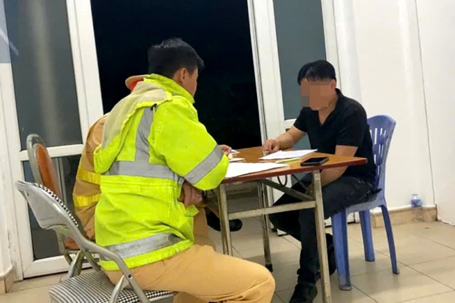 Đội CSGT đường bộ cao tốc số 1 đã mời tài xế điều khiển xe khách đi ngược chiều trên cao tốc Nội Bài - Lào Cai đến làm việc và ra quyết định xử phạt hành vi vi phạm