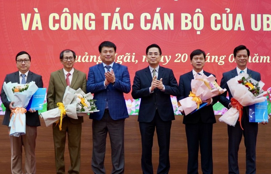 Quảng Ngãi công bố quyết định sắp xếp tổ chức, công tác cán bộ