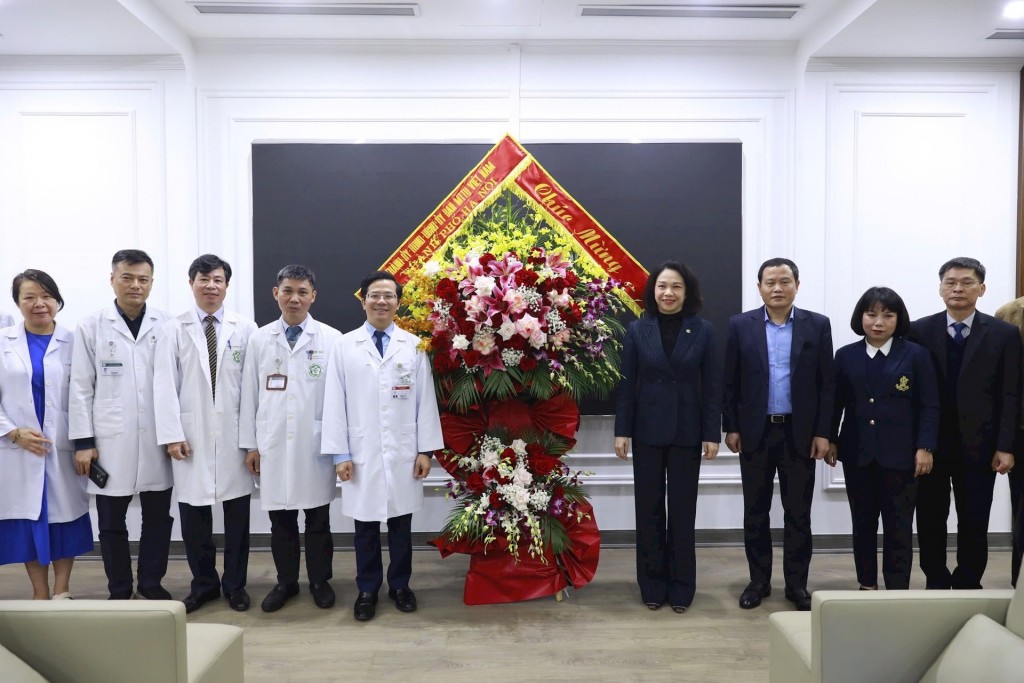 Lãnh đạo TP Hà Nội chúc mừng Bộ Y tế, BV Bạch Mai, BV Đống Đa