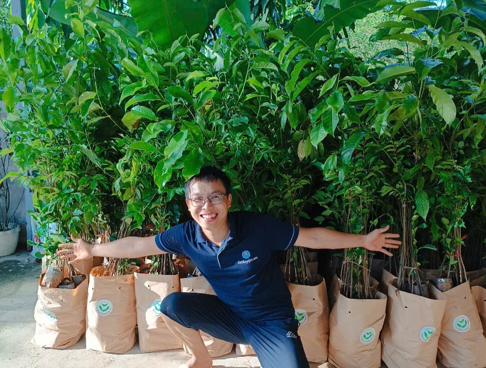 Chàng trai bản đến Thủ đô và hành trình ươm những mầm xanh