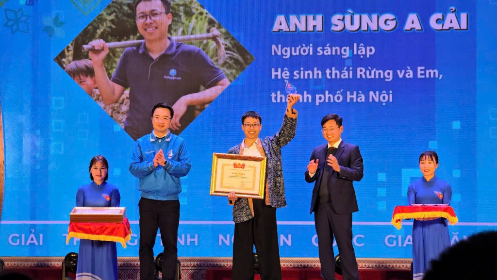 Chàng trai bản đến Thủ đô và hành trình ươm những mầm xanh Chàng trai bản đến Thủ đô và hành trình ươm những mầm xanh