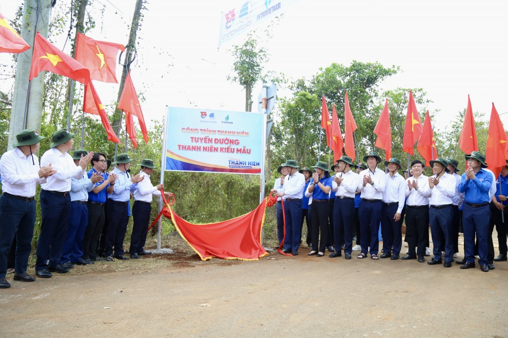 Tuổi trẻ tự hào, vững tin theo Đảng, chung tay bảo vệ môi trường