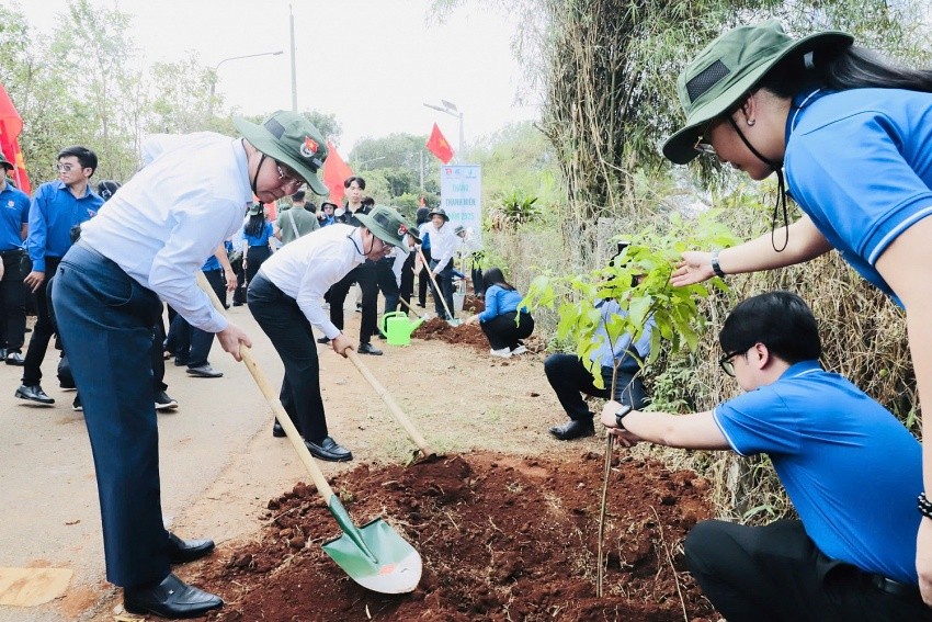 Tuổi trẻ tự hào, vững tin theo Đảng, chung tay bảo vệ môi trường