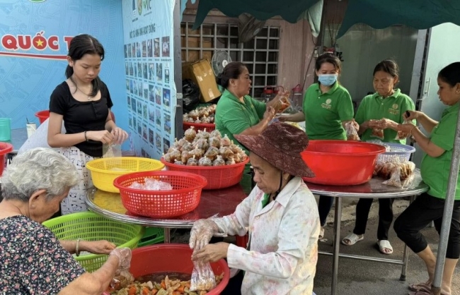 Người thắp lửa yêu thương từ Bếp Hoa Từ Tâm