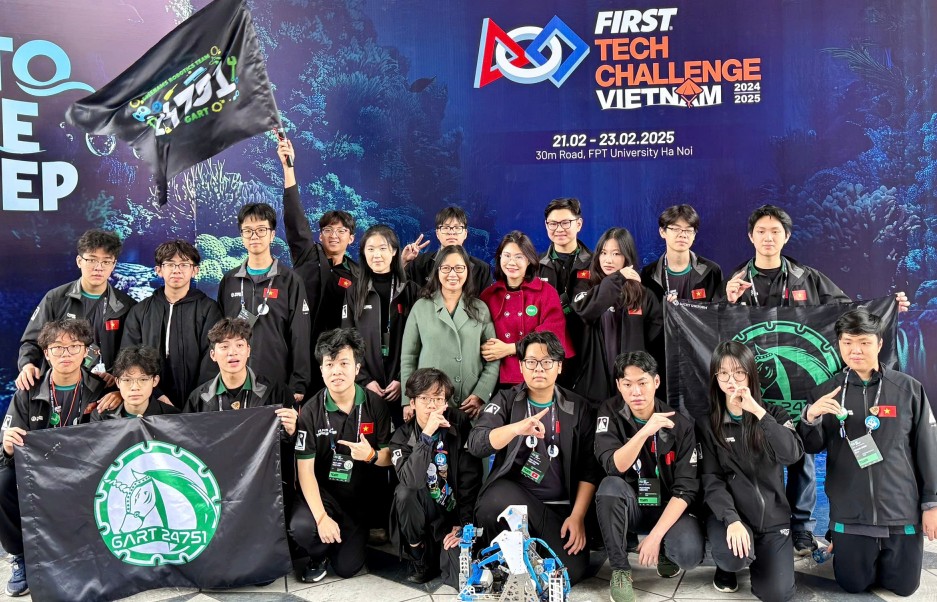 Học sinh trường Ams vô địch đấu trường Robotics