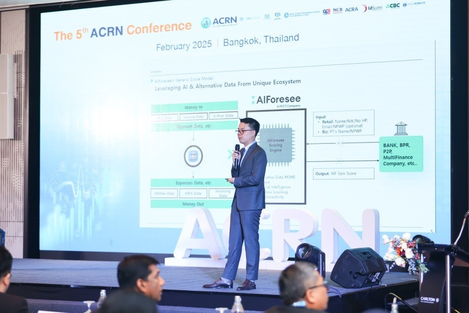 Diễn giả đến từ Công ty Công nghệ AIForsee trình bày tham luận tại Hội nghị Mạng lưới Thông tin tín dụng Châu Á tổ chức thành công Hội nghị lần thứ 5