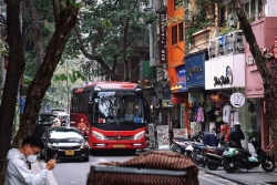 Cấm xe ô tô trên 16 chỗ vào phố cổ: Phương án khả thi và cần thiết
