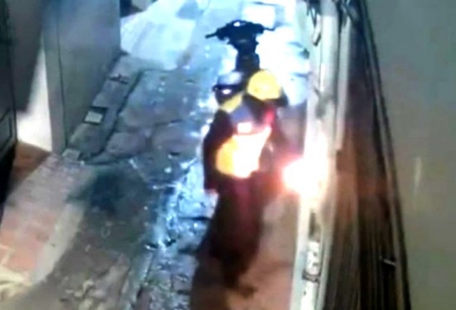 Bắt khẩn cấp kẻ phóng hoả, đốt nhà người dân ở quận Hoàng Mai