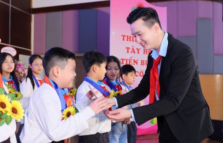 Vinh danh 135 thiếu nhi tiêu biểu quận Tây Hồ