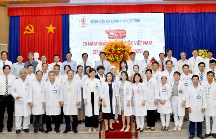 Chủ tịch UBND tỉnh An Giang thăm, chúc mừng Ngày Thầy thuốc Việt Nam